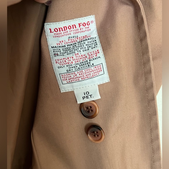 London Fog Maincoats Trench Coat. Tan, Size 10 Petite. Very Good Condition - Picture 8 of 12